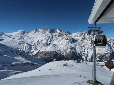 Ein allgemeiner Bergblick oder ein Berglick von des Chalets aus