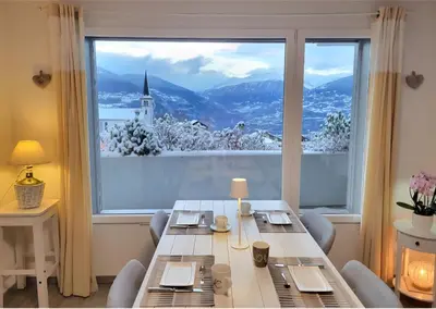 Ein allgemeiner Bergblick oder ein Berglick von der Ferienwohnung aus