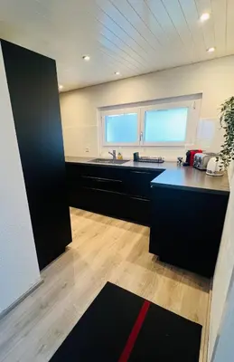 Küche/Küchenzeile in der Unterkunft Modern 3BR Home