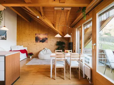 Ein Sitzbereich in der Unterkunft Apartment Steamboat Suite in See- und Bergnähe, 4 Gäste, Balkon mit Aussicht