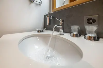 Ein Badezimmer in der Unterkunft Center peak apartment Zermatt
