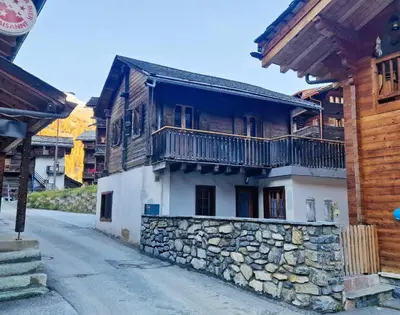 Das Gebäude in dem sich das Chalet befindet