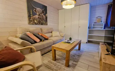 Ein Sitzbereich in der Unterkunft Chalet Le Montparnasse - 4 personnes Charmant