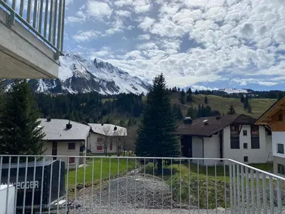 Ein allgemeiner Bergblick oder ein Berglick von der Ferienwohnung aus