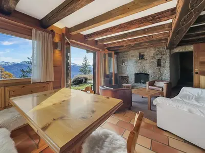 Ein allgemeiner Bergblick oder ein Berglick von der Ferienwohnung aus
