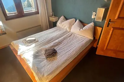 Ein Bett oder Betten in einem Zimmer der Unterkunft Dachferienwohnung Vieux Valais A, Ost-Mitte
