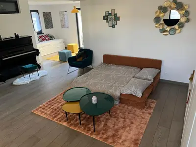 Ein Sitzbereich in der Unterkunft Suite moderne avec jacuzzi