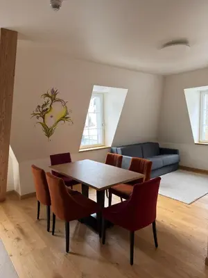 Ein Sitzbereich in der Unterkunft Gemmi Hotel & Spa