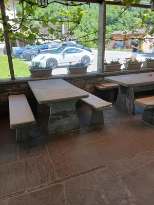 Ein Restaurant oder anderes Speiselokal in der Unterkunft Grotto osteria di Baloi