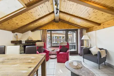 Ein Sitzbereich in der Unterkunft Central Apartment for 6 the Heart of Saas-Fee