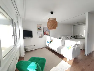 TV/Unterhaltungsangebot in der Unterkunft Big studio, just renovated, great views, with free parking