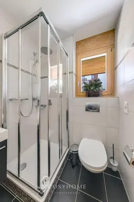 Ein Badezimmer in der Unterkunft Le Saint Georges l Jardin et vue l By CosyHome