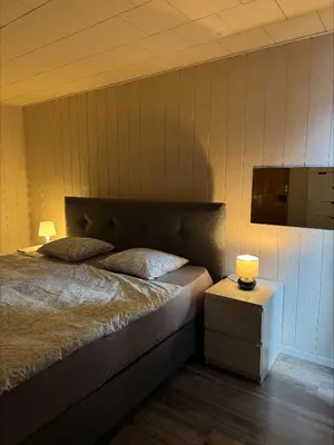 Ein Bett oder Betten in einem Zimmer der Unterkunft zentrale Ferienwohnungen in Frutigen