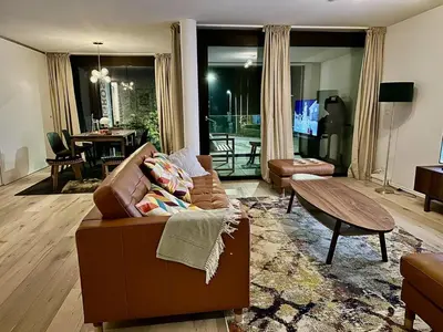 Ein Sitzbereich in der Unterkunft Modern Apartment with Balcony and BBQ at Interlaken West Station
