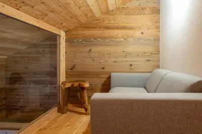 Ein Sitzbereich in der Unterkunft Stadel Alpenstern mit Wellnessbereich