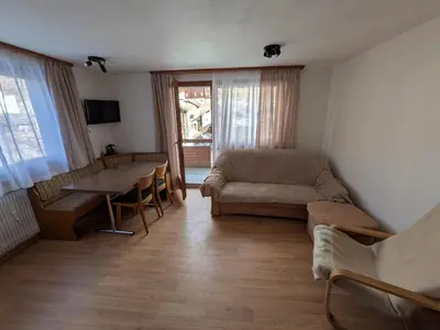 Ein Sitzbereich in der Unterkunft Family friendly and sunny apartment in the heart of Saas Grund