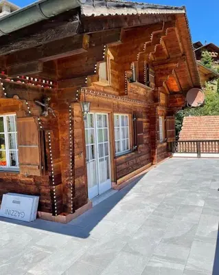 Das Gebäude in dem sich das Chalet befindet