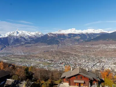 Ein allgemeiner Bergblick oder ein Berglick von der Ferienwohnung aus