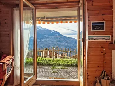 Ein allgemeiner Bergblick oder ein Berglick von der Ferienwohnung aus