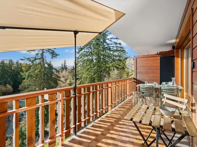 Ein Balkon oder eine Terrasse in der Unterkunft Apartment Les Faverges 11 by Interhome