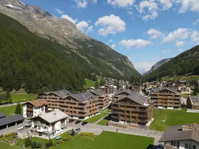Ein allgemeiner Bergblick oder ein Berglick von der Ferienwohnung aus