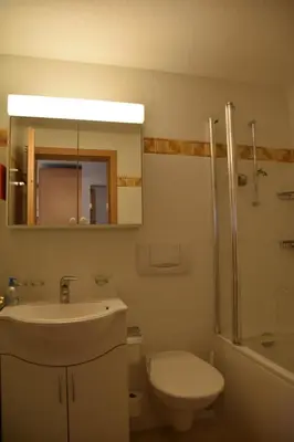 Ein Badezimmer in der Unterkunft Apartment Dominic B2 by Interhome
