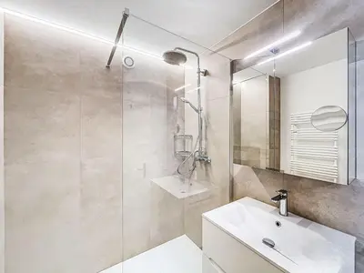 Ein Badezimmer in der Unterkunft Apartment Elysée 11 by Interhome