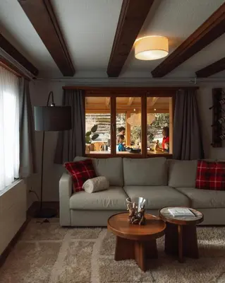 Ein Sitzbereich in der Unterkunft LaVida Peak Mountain Ski Retreat Frutigen & Adelboden, free parking