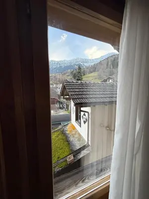 Ein allgemeiner Bergblick oder ein Berglick von der Ferienwohnung aus