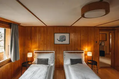 Ein Bett oder Betten in einem Zimmer der Unterkunft LaVida Wave Lakeside, Interlaken, Ski, free parking