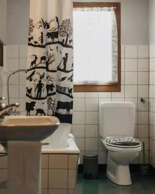 Ein Badezimmer in der Unterkunft LaVida Wave Lakeside, Interlaken, Ski, free parking