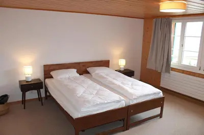 Ein Bett oder Betten in einem Zimmer der Unterkunft Apartment Büel in Krattigen