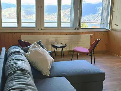 Ein Sitzbereich in der Unterkunft Apartment Büel in Krattigen