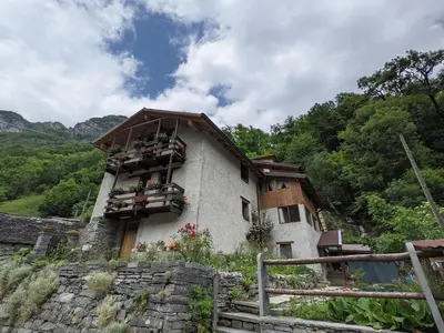 Ein allgemeiner Bergblick oder ein Berglick von der Ferienwohnung aus