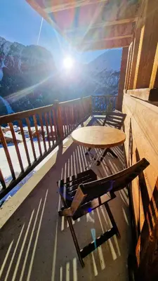 Ein allgemeiner Bergblick oder ein Berglick von des Chalets aus