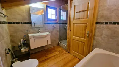 Ein Badezimmer in der Unterkunft Chalet La Giete 6 personnes La Forclaz