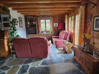 Ein Sitzbereich in der Unterkunft Chalet Famicha by Jolidi