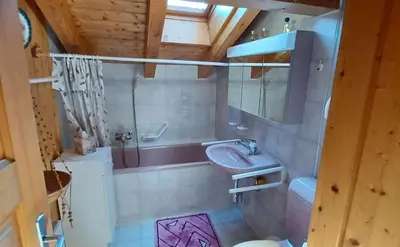 Ein Badezimmer in der Unterkunft Chalet Famicha by Jolidi