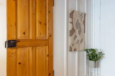 Grundriss der Unterkunft Spacious Apt near Brienz with Hot Tub & Parking