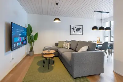 Ein Sitzbereich in der Unterkunft Modern Alpine Stay with free parking