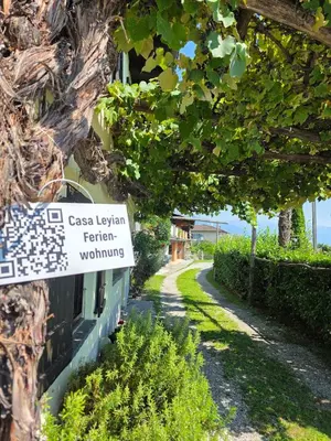 Ein Garten an der Unterkunft Casa Leyian - Free parking
