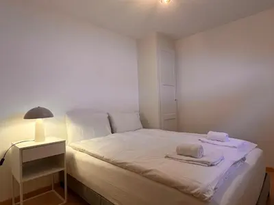 Ein Bett oder Betten in einem Zimmer der Unterkunft Breathtaking Lake & Mountain View Apartment 2
