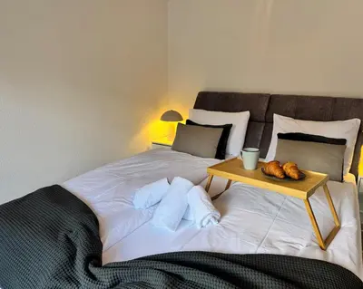 Ein Bett oder Betten in einem Zimmer der Unterkunft Breathtaking Lake & Mountain View Apartment 2
