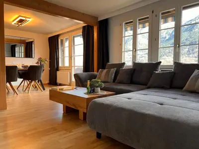 Ein Sitzbereich in der Unterkunft Breathtaking Lake & Mountain View Apartment 2