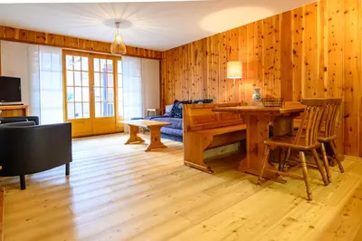 Ein Sitzbereich in der Unterkunft Residence Veisivis 72, appartement de charme rénové à La Forclaz, Evolène