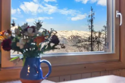 Ein allgemeiner Bergblick oder ein Berglick von des Chalets aus