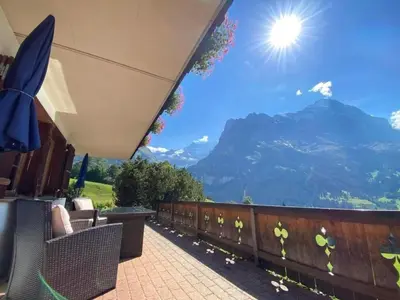 Ein allgemeiner Bergblick oder ein Berglick von der Ferienwohnung aus