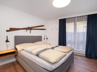 Ein Bett oder Betten in einem Zimmer der Unterkunft Apartment Wohnung Edelweiss direkt in 4 Sterne Hotel by Interhome