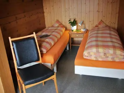 Ein Bett oder Betten in einem Zimmer der Unterkunft Apartment Chalet an ruhiger Lage mit schöner Bergsicht by Interhome