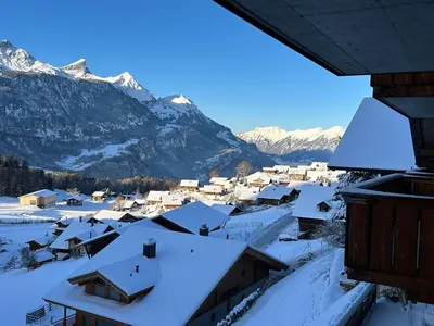 Ein allgemeiner Bergblick oder ein Berglick von der Ferienwohnung aus
